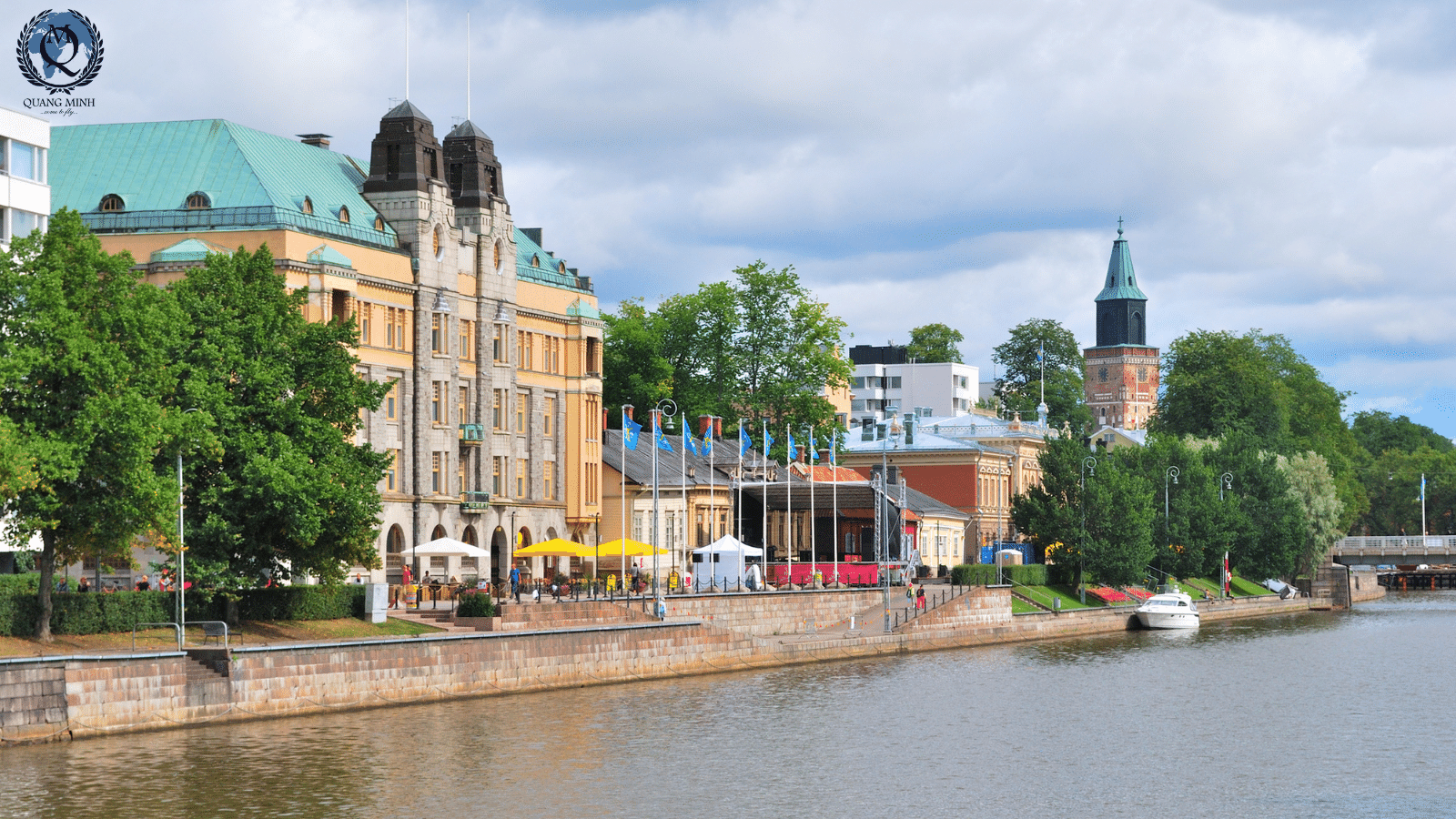 <strong>Thành Phố Helsinki  Phần Lan</strong>“></div><p>Thành Phố Helsinki  Phần Lan là một thành phố tuyệt vời để khám phá, với nhiều điểm đến độc đáo và đa dạng. Từ các công trình kiến trúc cổ kính đến những công viên xanh mát, từ các viện bảo tàng nổi tiếng đến những khu chợ sôi động, Helsinki mang lại cho du khách một trải nghiệm đa dạng và đáng nhớ.</p><h3><span class=