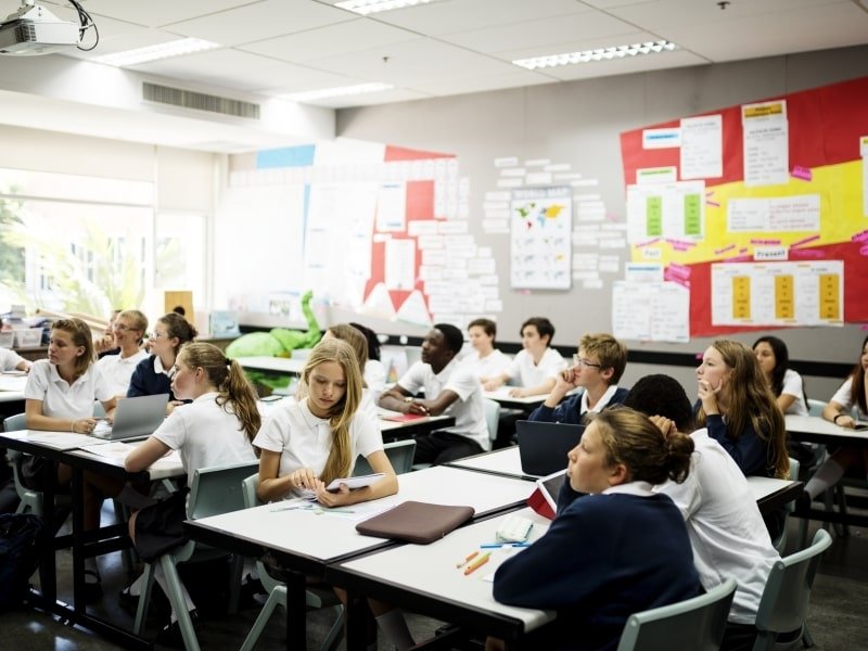 Khám Phá So Sánh Hệ Thống Giáo Dục Ở Châu Âu - Lợi Ích Và Thách Thức Trong Du Học Châu Âu